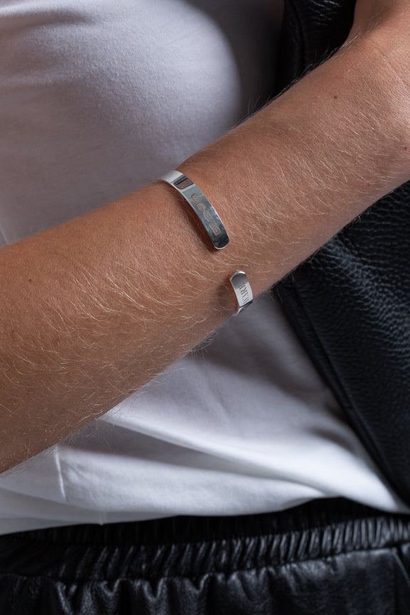 Curve Bangle