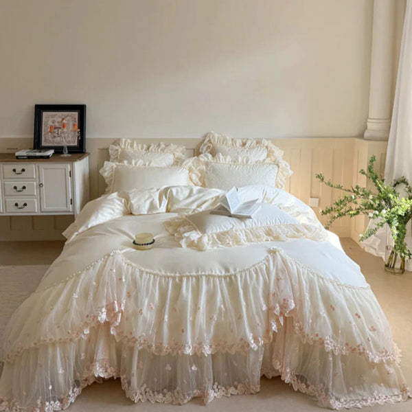 Ivory soft-white ruffle lace bedding set, 100% cotton 600TC, 4-piece with heart-quilted bedspread and floral embroidery — LINKORI Aurace White
