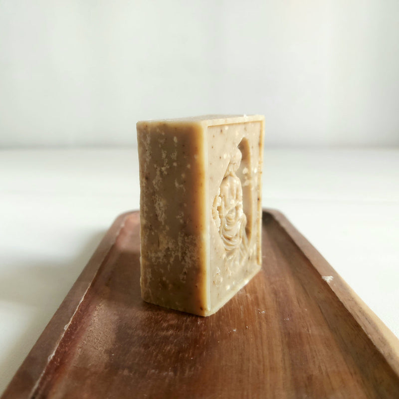Bee Lavish Soap. Moisturizing natural soap with shea butter, honey, and propolis. Monarchess Natural Luxuries skincare products. Monarchess, Irbid, Amman, Jordan