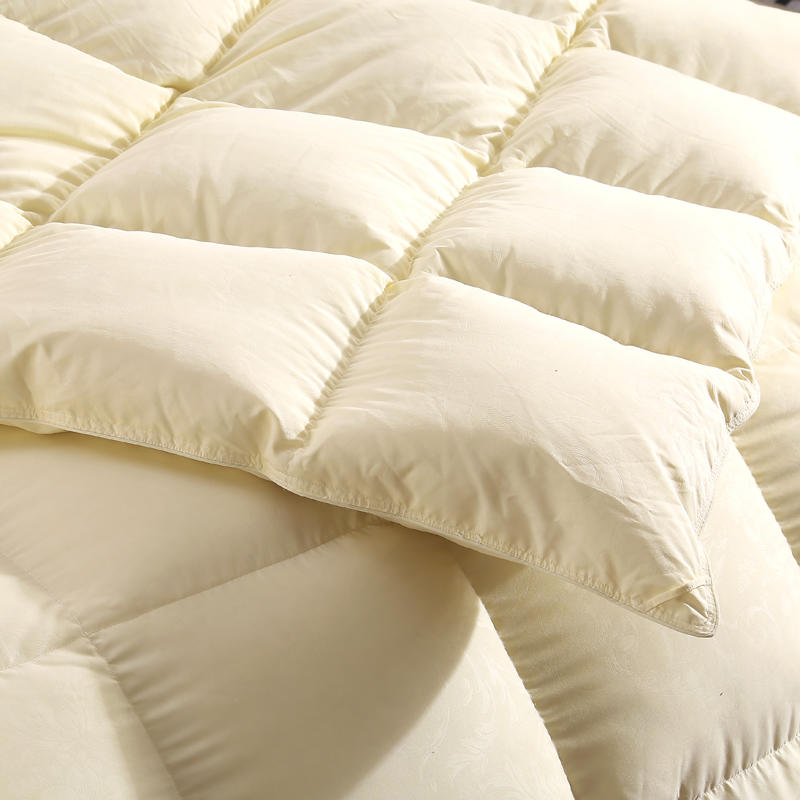 Curble Yellow Goose Down Comforter – Ultra-Soft, Lightweight & Insulated Luxury Bedding (100% Cotton Cover)+ FREE Gift!