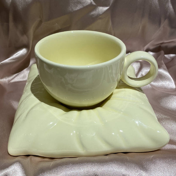 Butter Yellow Cozy Pillow Ceramic Mug Set