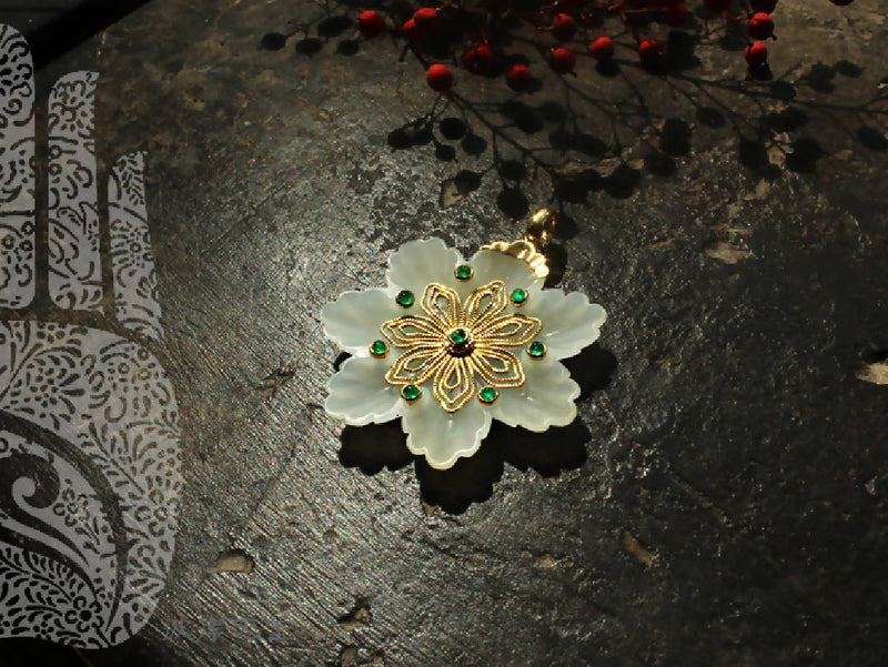 Beautiful Ming Dynasty antique jade flower with 18K gold Emerald Pendant