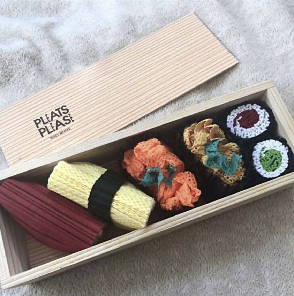 ▶︎PLEATS PLEASE・レアなユニーク寿司型小物入れ・新品