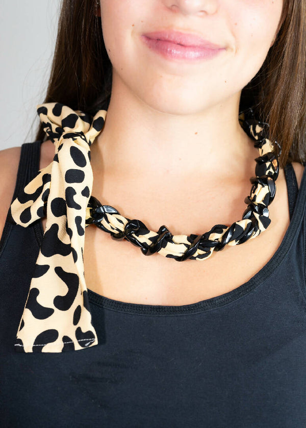 Scarf with Chain-Linked-Necklace