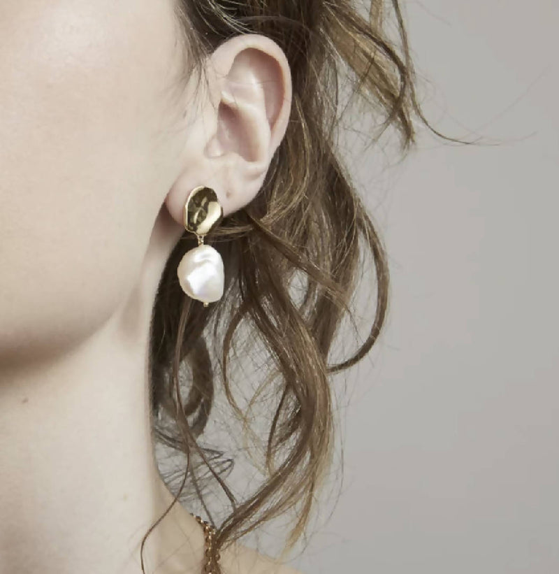 Elisabeth Pearl Earrings