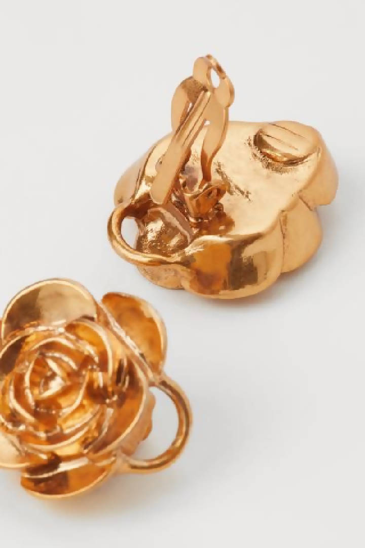 H&M Conscious Exclusive. Rare pair of rose-shaped, metal clip earrings that can be transformed into a bracelet or necklace