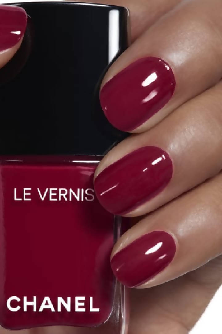 Chanel 572 - Emblématique  Nail polish, Ballerina nails, Nail colors