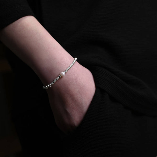 Single Akoya Sea Pearl (6mm) Silver Stretched Bracelet