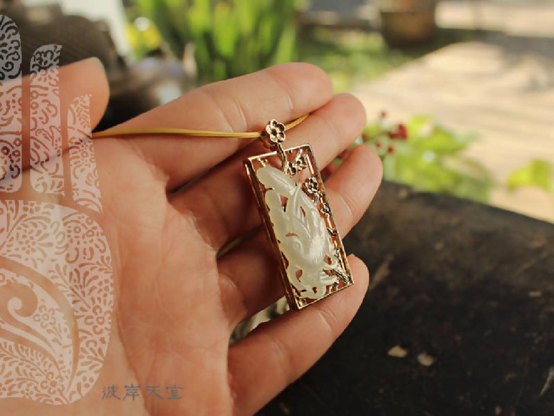 Beautiful Antique Jade decorated with 18K Gold Pendant and Tianyu white Jade Necklace